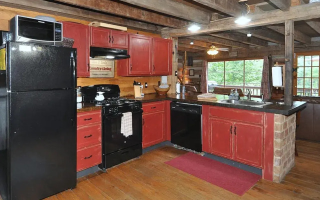 Pondview Cabin - Log Cabin Retreat
