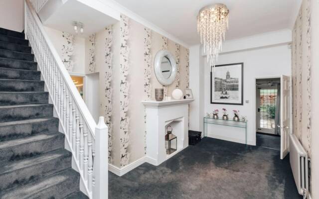 Wisteria House - Sleeps 11