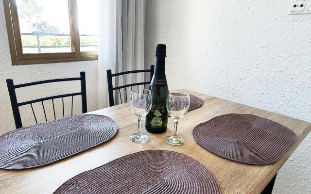 Skol 427 Spacious 1 Bedroom Apartment with Sea Views