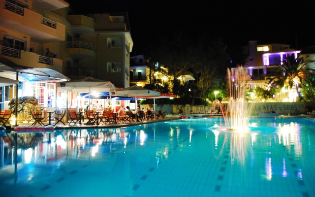 Koukounaria Hotel & Suites