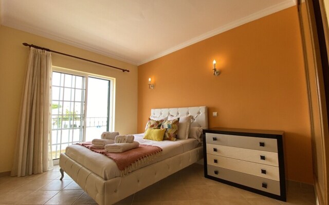 Pêra Amazing Villa With Pool by Homing