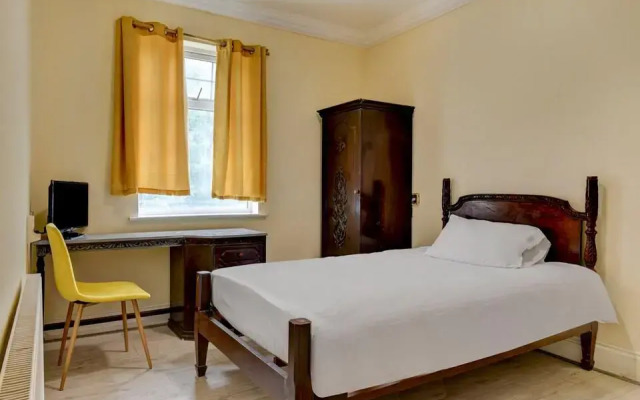 OYO Empire Hotel