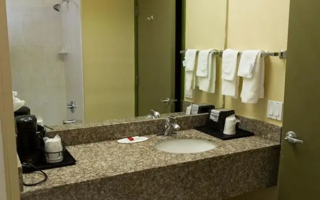 Red Lion Inn & Suites Iah Airport East