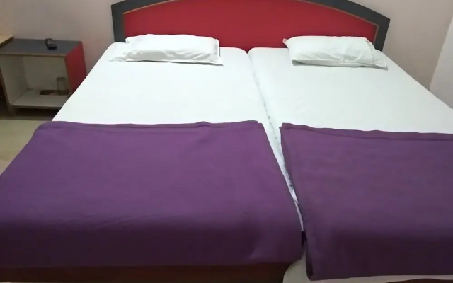 Iroomz Hotel Sagar Deluxe