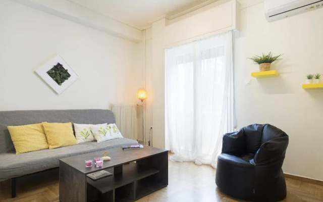 Charming 1-bed Apartment Near Piraeus Port