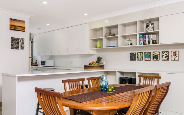 7 James Cook Apartments