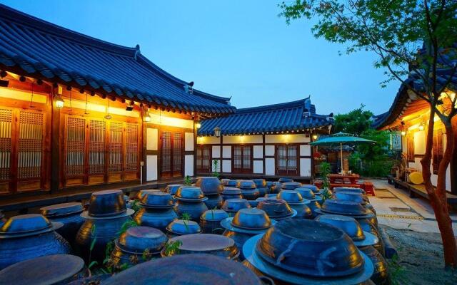 Jeonju Hanok Maeul Dongrakwon Hanok Hotel