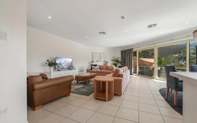 Terrigal Sails Serviced Apartments