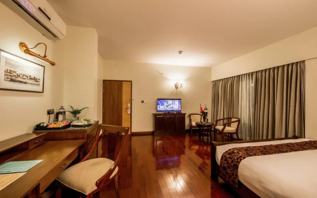 The Colonial Residence & Suites