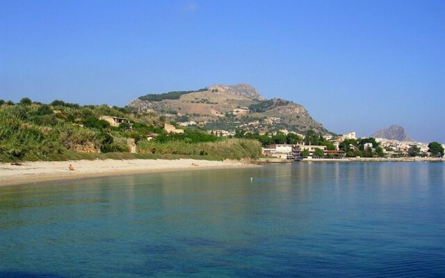 6- Lovely Apartment in Front of the sea