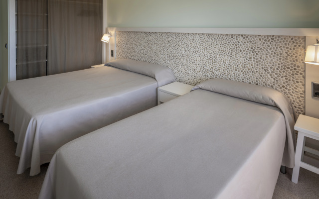 Caprici Beach Hotel & Spa