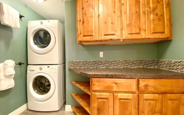 Adorable Bungalow Near Downtown Loveland!