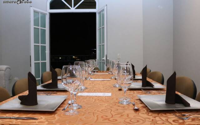 Centriplaza Hotel Suite & Spa