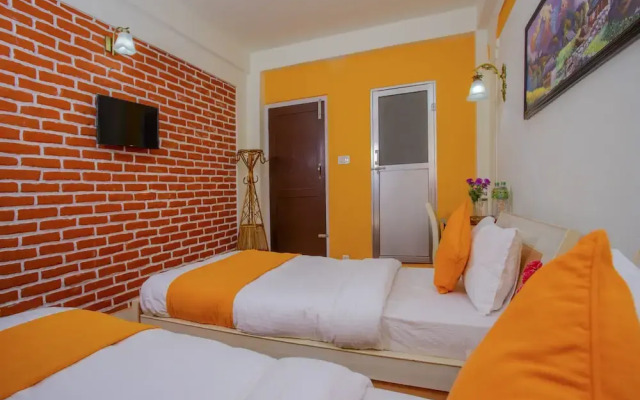 OYO 307 Hari's Home