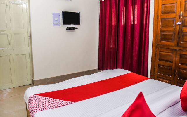 OYO 14606 Holiday Inn