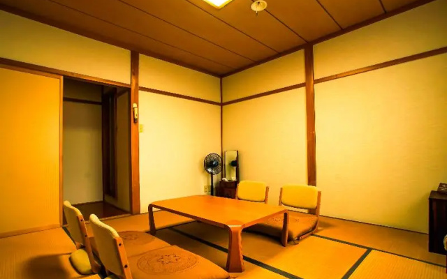 Higashi Hachimantai Onsen Pension Entr-deux-Mers – Guest Rooms – Hachimantai