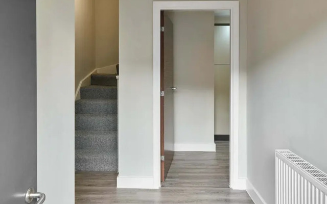 Host Stay Chic Townhouse by the Docks