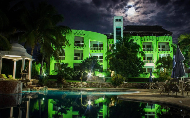 Suites & Hotel Punta Esmeralda