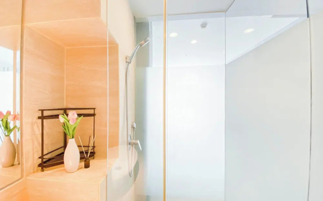 Minimalist and Cozy Studio at Apartment Art Deco