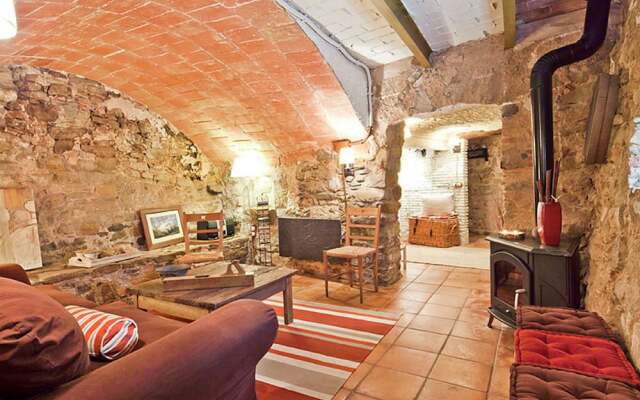 Traditional House Restored for 6 Persons With Pool in Ullastret