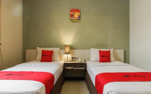 Reddoorz Plus @ Jalan Petojo Utara