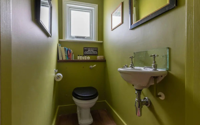Caithness Road VI by Onefinestay