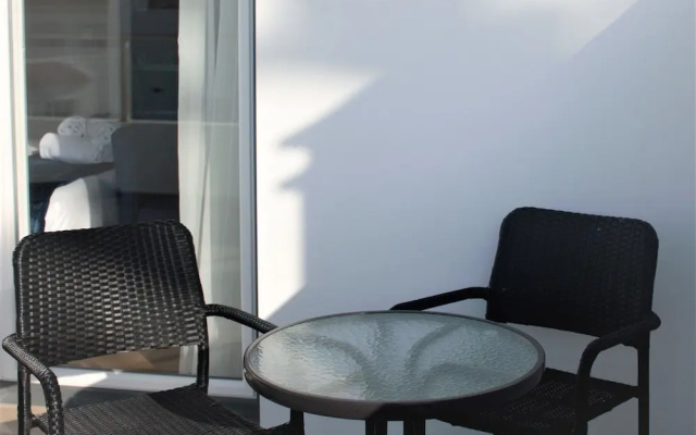 Silver Seahorse Garden Retreat