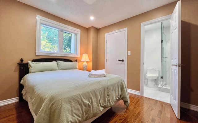Cozy Home Near Transit & Hillcrest Mall with Free Parking