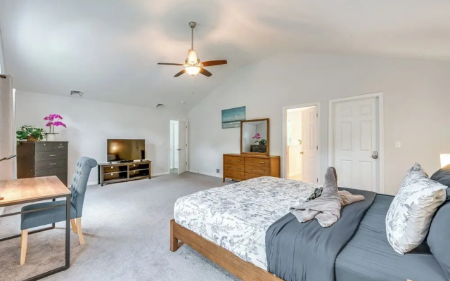 Walk to Beach: Family-friendly Arrowhead Lake Home