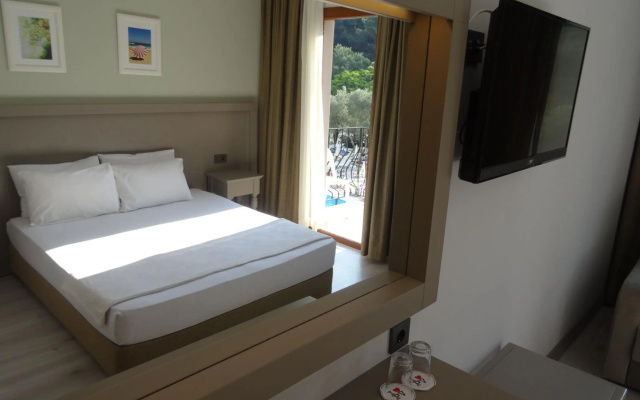 Hotel Pine Valley
