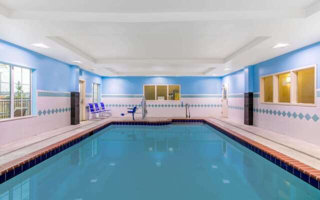 La Quinta Inn & Suites by Wyndham Fultondale Birmingham N