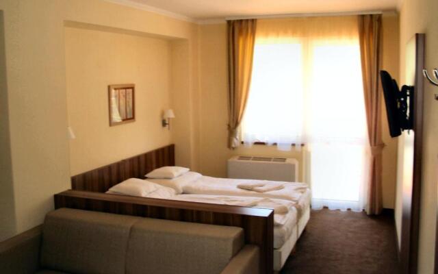 Balaton Colors Beach Hotel