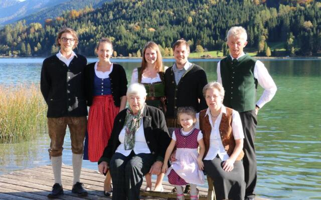 Ferienhof Obergasser & Pension Bergblick