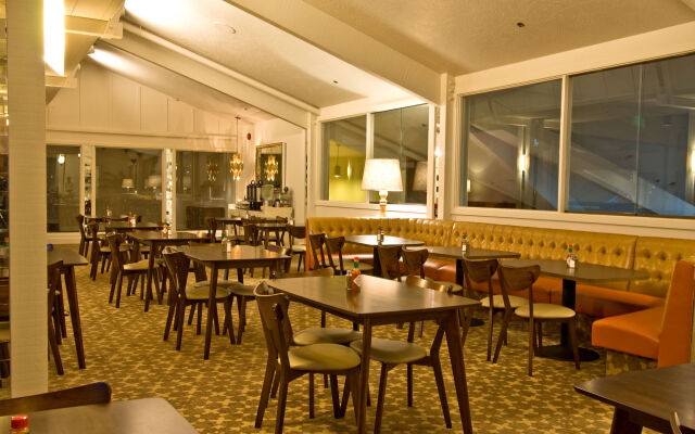 Ashland Hills Hotel & Suites