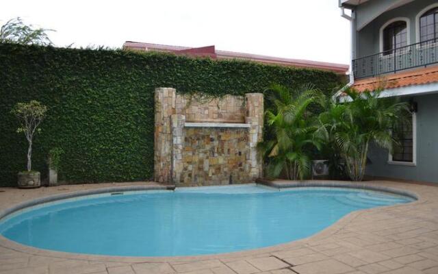 Hotel Leon Inn