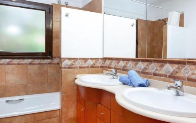 Holiday Home Mas Ambros 01