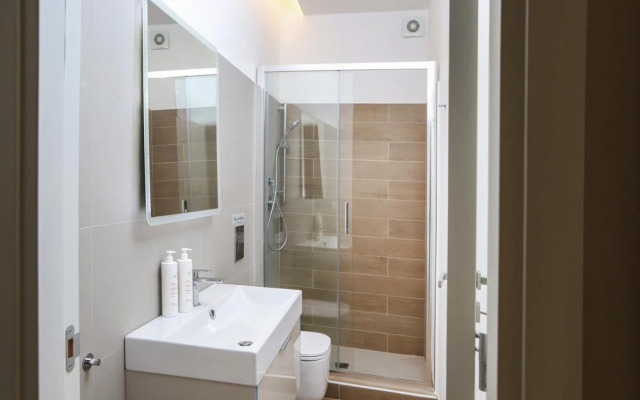 Stylish Suite at Piazza Bellini by Wonderful Italy
