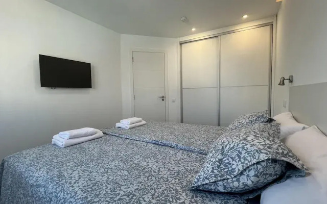 Renovated Apartment by the Beach and Yumbo Centre