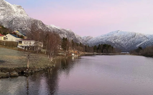 The house on the lake