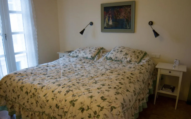 Three Sisters Studio Apartments