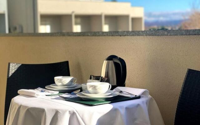 Golden Hotel & Apartments