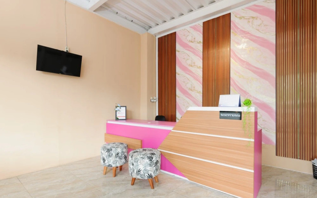 RedDoorz Syariah Plus @ Raisaespace Cianjur – Guest Rooms – Cianjur