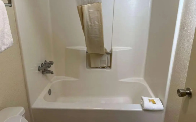 Travelodge By Wyndham Holbrook