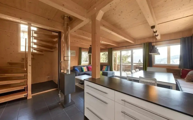 Lush Chalet With Indoor hot tub