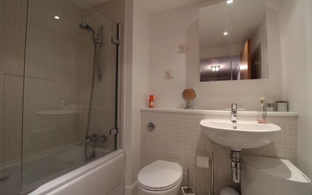 Stylish Modern 1BR Flat for 4 in Shore Side Leith