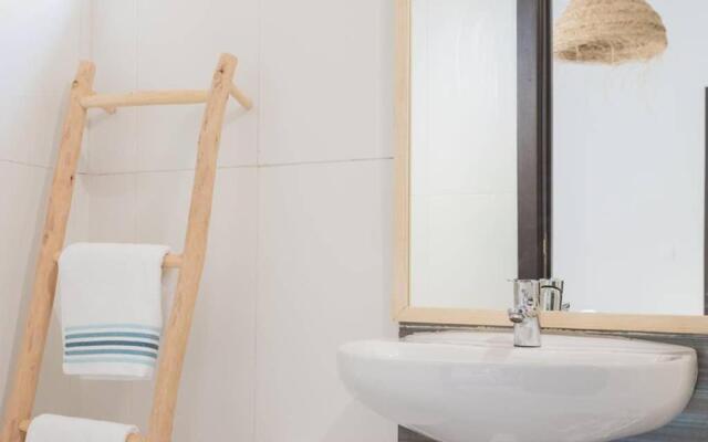 Modern European Apartment 1 min. walk to Beach