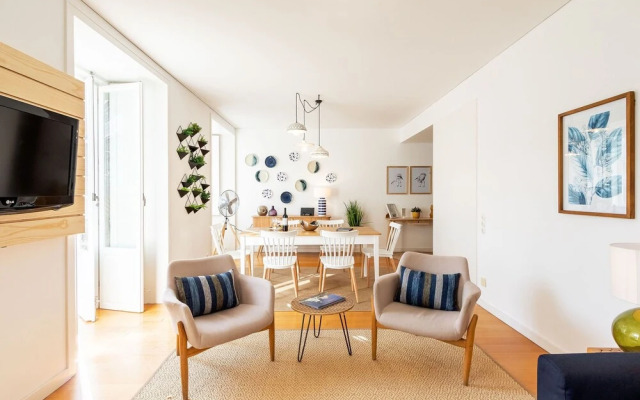 JOIVY Chiado Self Check-In 2-BR Flat w/Parking