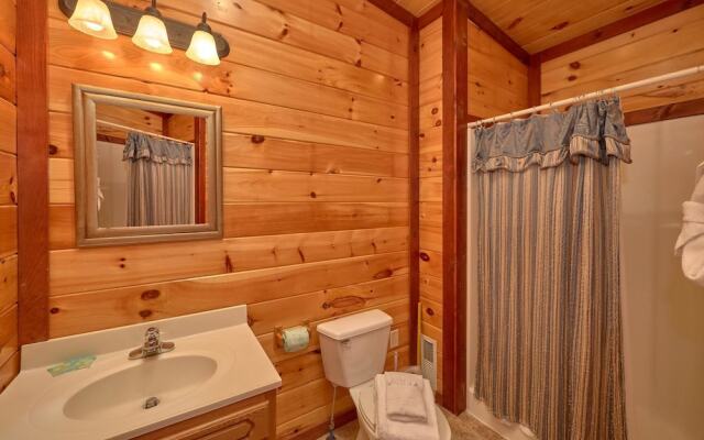 Pool Movie 1 Apartment 6