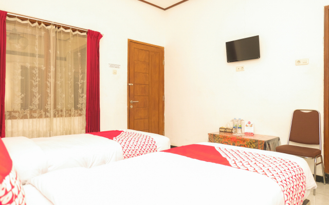 OYO 353 Loesje Guest House Syariah