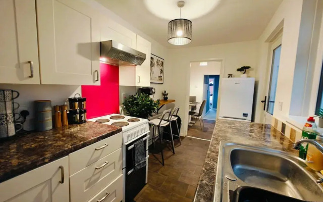 2BR Fortuna Meadow in Belfast